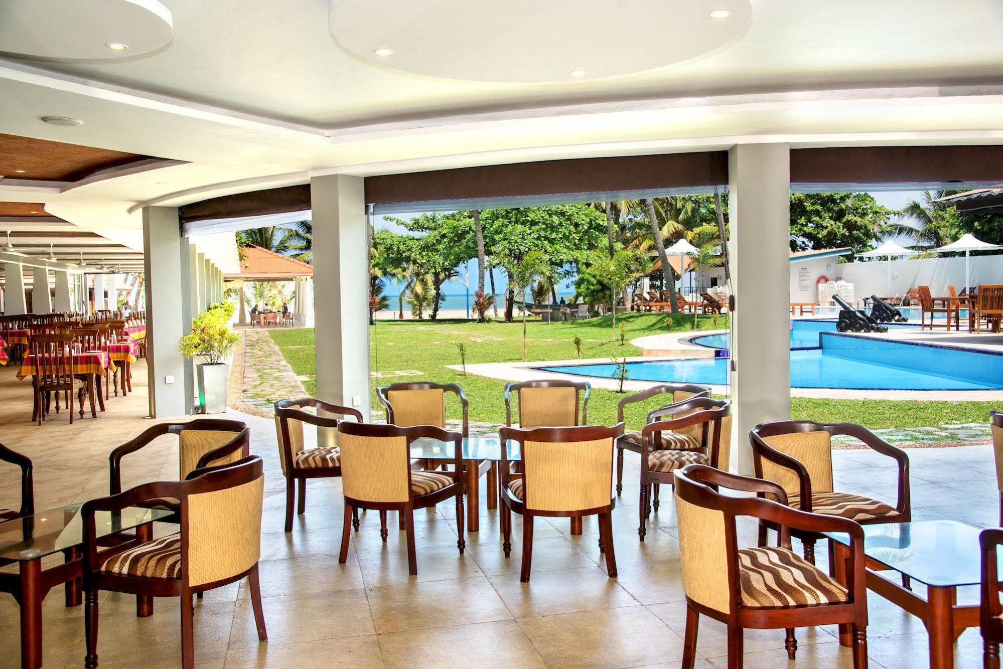 Paradise Beach Hotel Negombo Exteriör bild